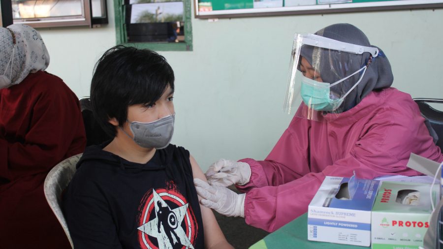 Vaksinasi Dosis Pertama Peringati HUT Korem 043/Gatam ke-74