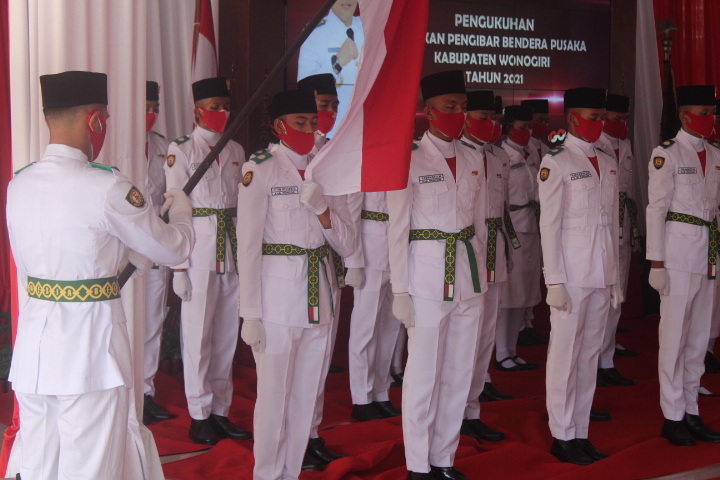 Wakili Dandim, Mayor Inf Nurul Muthahar Hadiri Pengukuhan Paskibra