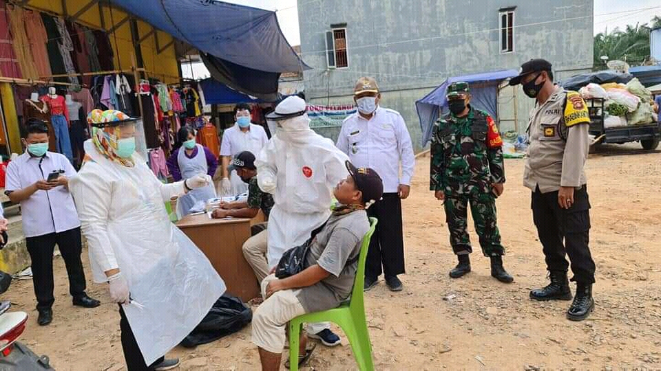 Pedagang di Muba Antusias Ikuti Swab dan Vaksin