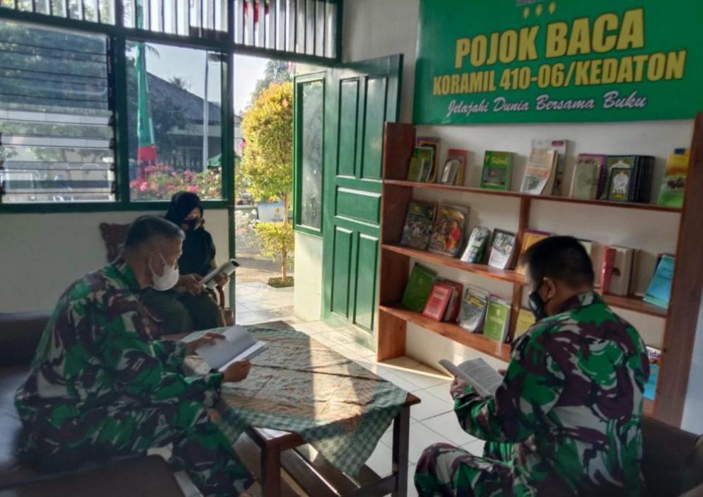 Jajaran Kodim 0410/KBL Membiasakan diri melaksanakan kegiatan membaca buku