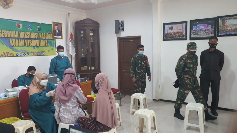 Kasdim Bojonegoro, Tinjau Kegiatan Serbuan Vaksinasi Nasional Naker Unit MPS