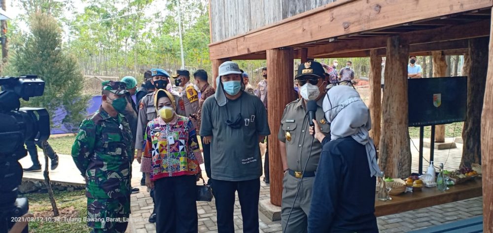 Kasrem 043/Gatam Bersama Gubernur Dan Forkopimda Provinsi Lampung Tinjau Alat Thermal Therapy Covid-19 Di Kabupaten Tulang Bawang Barat