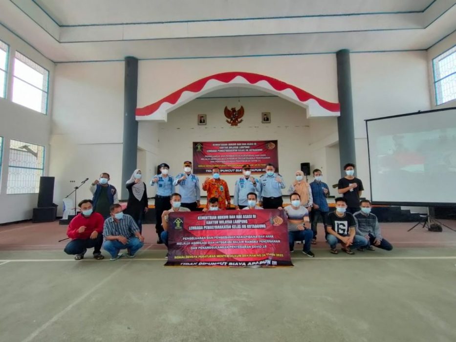 12 Warga Binaan Lapas Kelas II B Kota Agung Mendapatkan Hak Asimilasi
