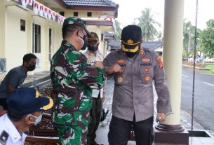 Dandim 0429/Lamtim Hadiri Apel Konsolidasi Penyekatan PPKM Level 4 Covid-19 Polres Lamtim