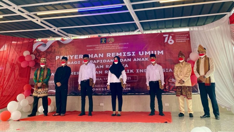 Rumah Tahanan Negara Kelas IIB Menggala Mengikuti Upacara Bendera Hut RI ke-76, secara live streaming