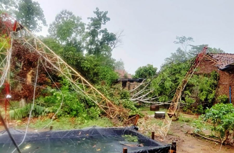 Angin Kencang Sertai Hujan Rusak Puluhan Rumah di Abung Timur