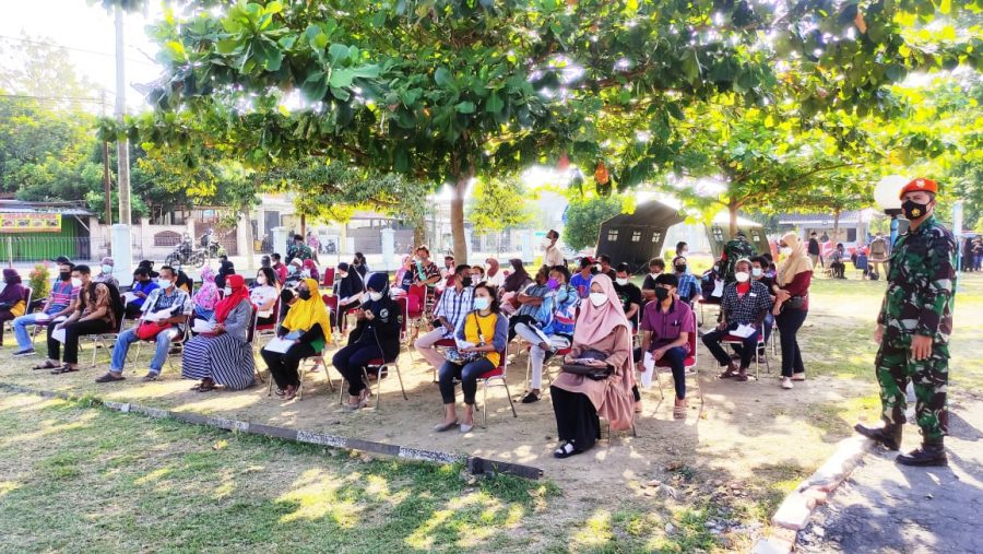 Antusias Warga Masyarakat Ikuti Vaksinasi di RSAU dr. Siswanto Lanud Smo