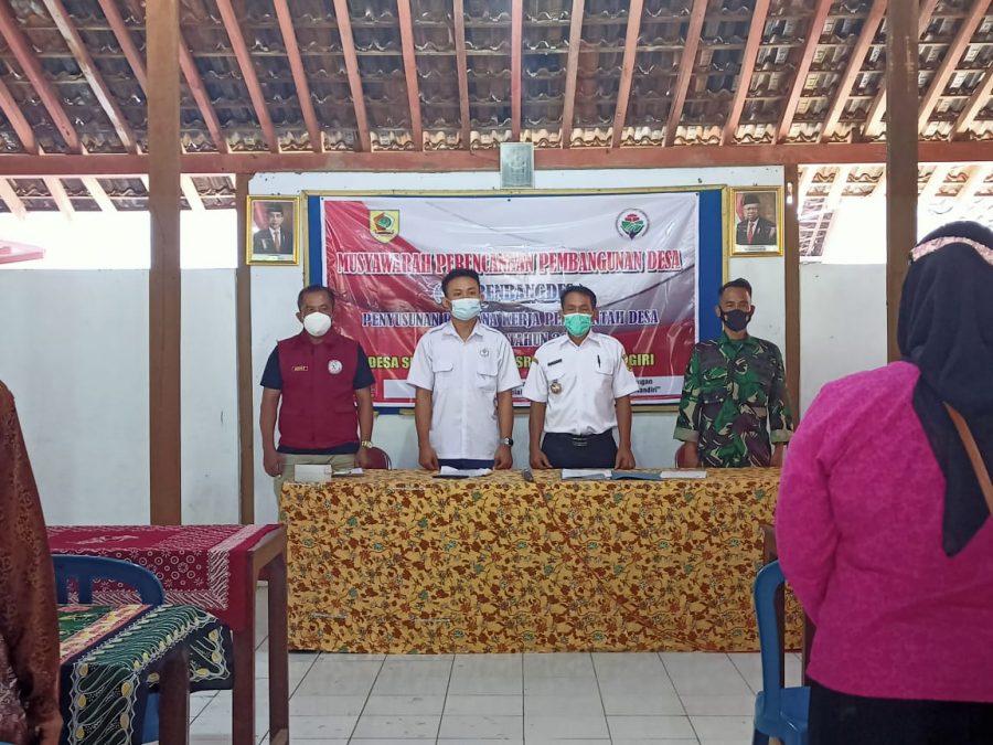 Babinsa Ajak Warga Tetap Terapkan Protkes Dalam Kegiatan Musrenbangdes