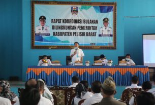 Bupati Pesisir Barat Membuka Rakor Bulanan