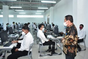 Bupati Saply Berikan Motivasi Peserta Tes SKD CASN