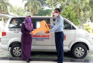 Bupati Tanggamus Serahkan Mobil Ambulance Untuk Lapas Kelas IIB Kotaagung