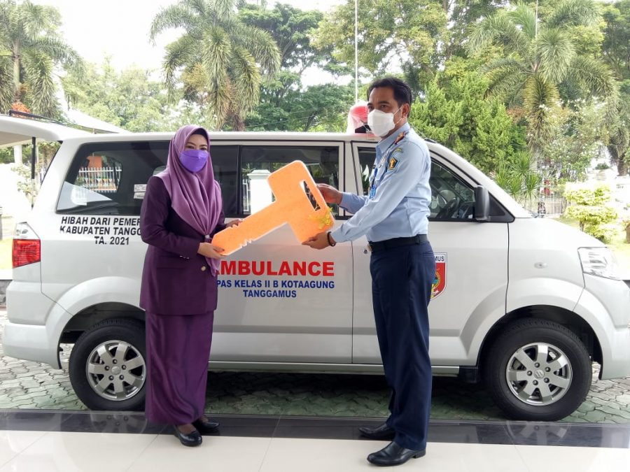 Bupati Tanggamus Serahkan Mobil Ambulance Untuk Lapas Kelas IIB Kotaagung