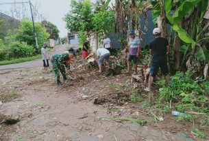 Sertu Hadori Bersama komponen Masyarakat Gotong-royong