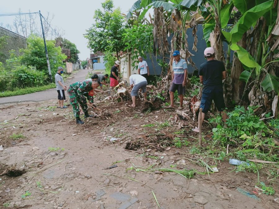 Sertu Hadori Bersama komponen Masyarakat Gotong-royong