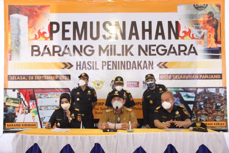 Gubernur Arinal Djunaidi Lakukan Pemusnahan Barang Milik Negara Hasil Penindakan oleh Kantor Bea Cukai Bandar Lampung