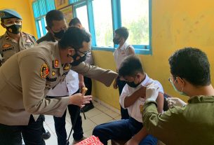 Kapolres Kunjungi Pelaksanaan Vaksinasi Covid-19 Untuk Siswa SMPN 4 di Baradatu