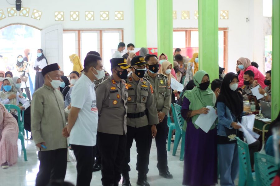 Kapolres Lampung Utara meninjau lansung pelaksanaan Vaksinasi Merdeka
