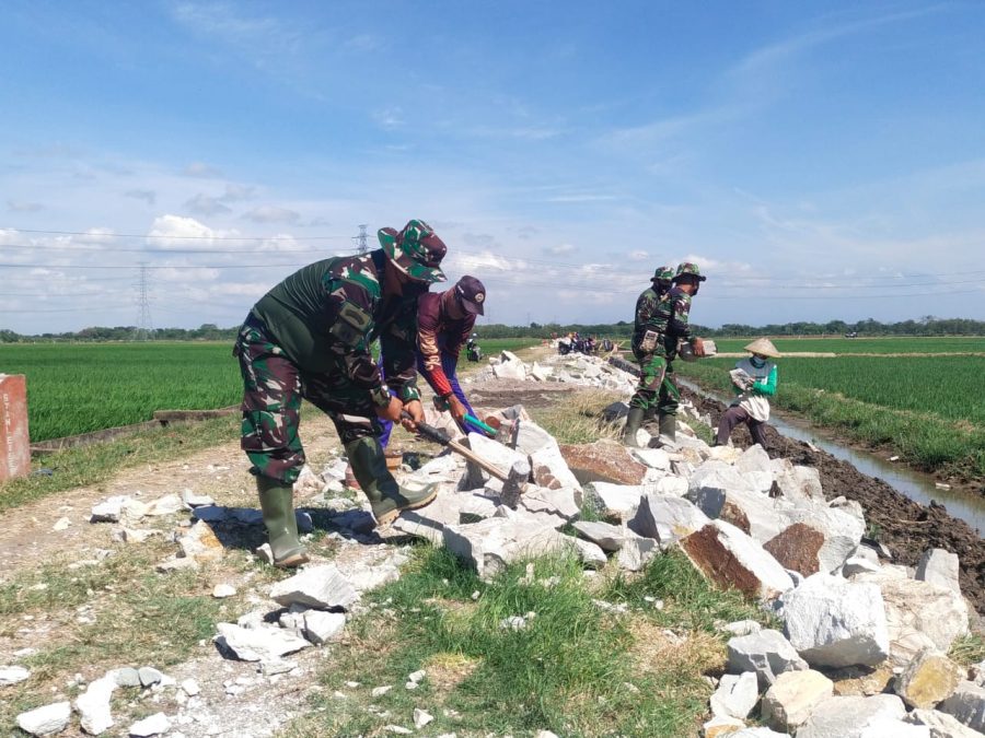 Kejar Target pengerjaan Pra TMMD pada sasaran Talud terus dikebut.