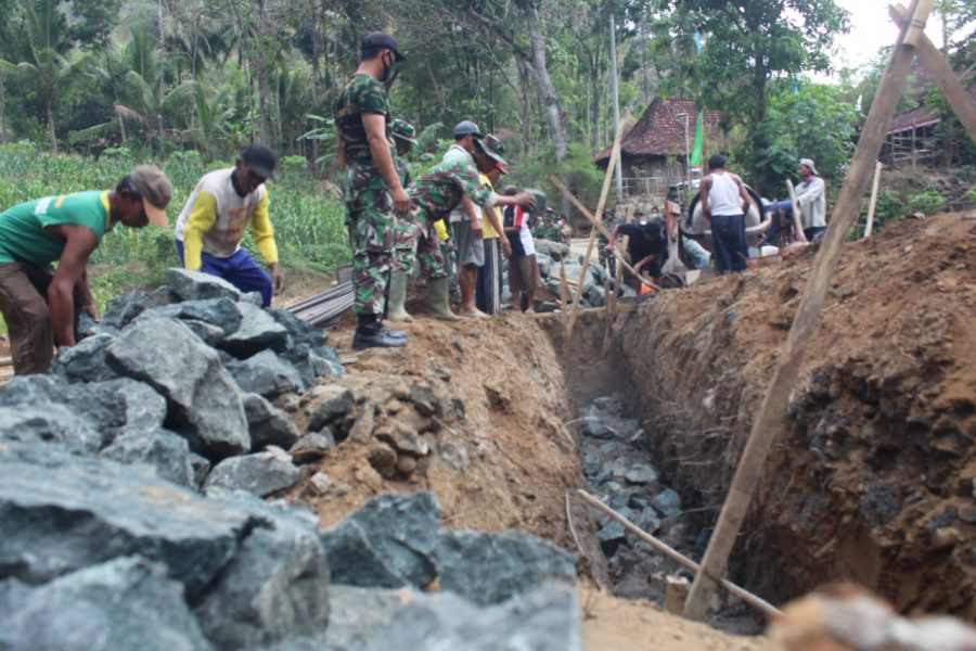 Kunjungi Lokasi TMMD, Letkol Inf Rivan Apresiasi Antusiasme Warga