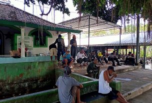 Makan Siang Bersama, Jalin keakraban warga dan anggota Satgas TMMD di lokasi Masjid Ar-Rohman