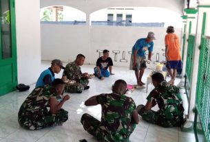 Makan bersama & jalin keakraban warnai hari-hari Satgas TMMD Ke-112 Kodim 0726/Sukoharjo bersama warga