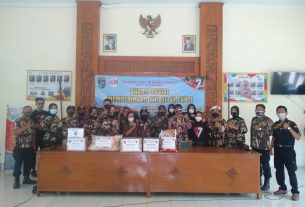 Peringati HUT FKPPI Ke-43, Anggota FKPPI 11.35 Surakarta Rayon 01/Laweyan Gelar Baksos di Panti Wreda