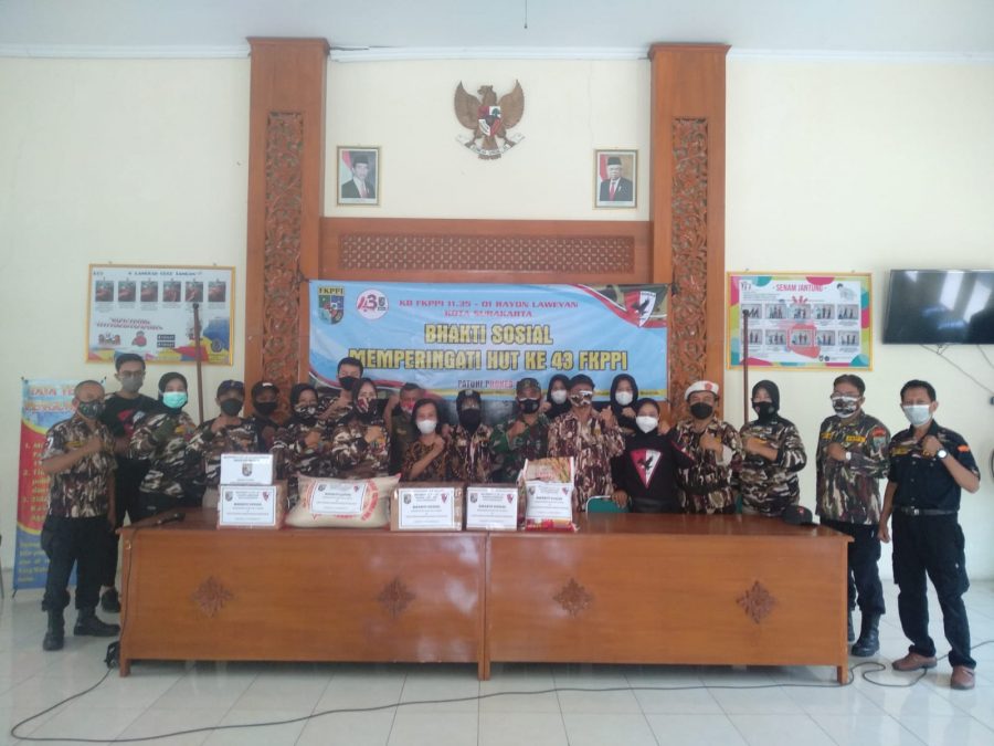 Peringati HUT FKPPI Ke-43, Anggota FKPPI 11.35 Surakarta Rayon 01/Laweyan Gelar Baksos di Panti Wreda