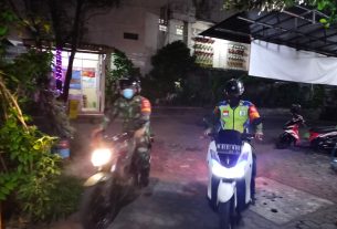 Piket Koramil 03 Serengan Gandeng Linmas Patroli Malam Amankan Wilayah sekaligus Himbauan Prokes