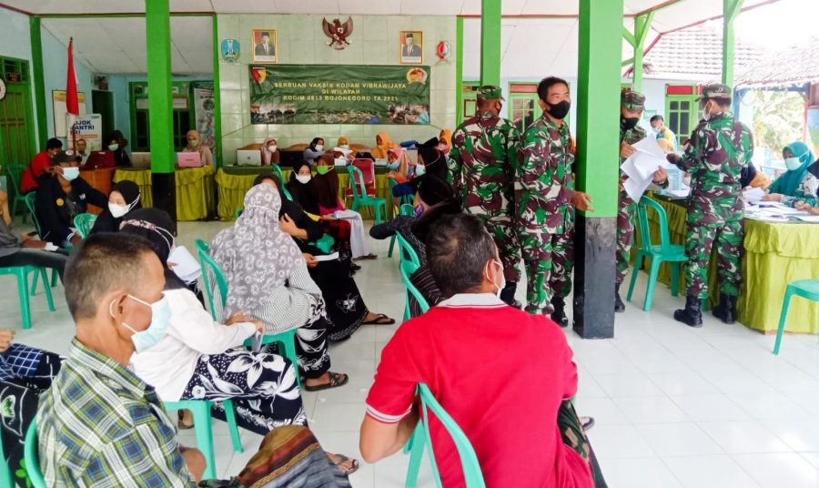 Ratusan Santri Ponpes Miftahul Ulum Ikuti Vaksinasi Kodim Bojonegoro