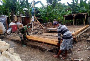 Ring Balk mengering, pekerjaaan RTLH milik bapak Upik dilanjutkan pemsangan Rangka Atap