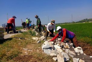 Talud di titik lokasi baru area Dk. Majasto - Boto hari ini dilanjutkan