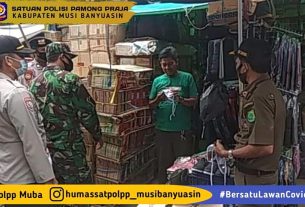 Tim Gabungan Satpol PP Muba Bersama TNI, Polri Lakukan Pengawasan Prokes di Dua Pasar