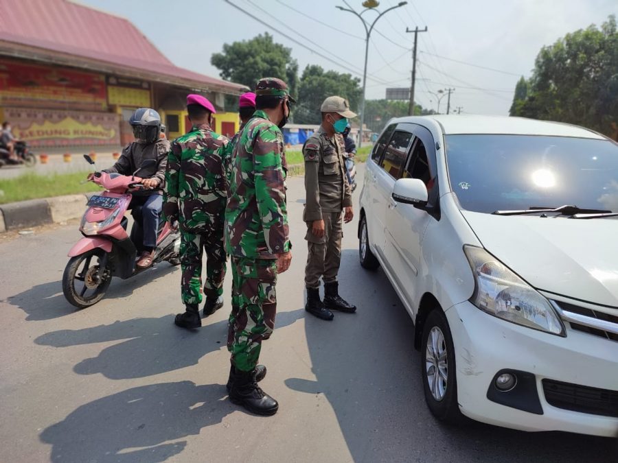 Sutiyono bersama Satgas Covid 19, Melakukan penyekatan kendaraan