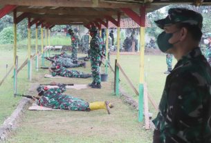 Tingkatkan kemampuan Personel militer melaksanakan latihan menembak