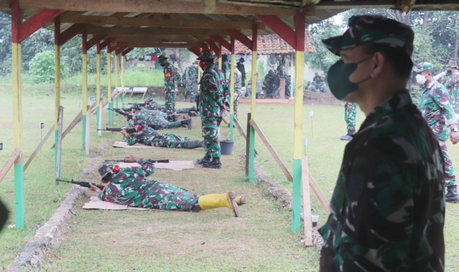 Tingkatkan kemampuan Personel militer melaksanakan latihan menembak