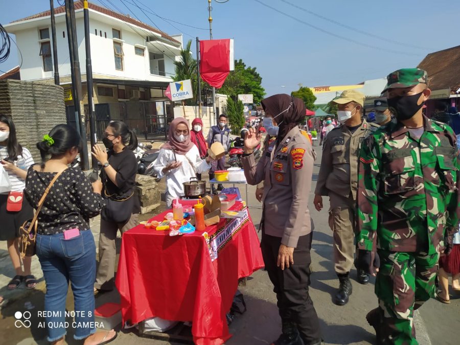 Anggota Kodim 0410/KBL Sambangi Wisata Kuliner UMKM Bung Karno