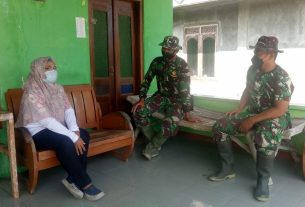Anggota Satgas TMMD jalin Komunikasi Sosial dengan perangkat desa Majasto, jalin saling pengertian wujudkan kemanunggalan TNI-Rakyat