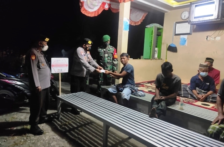 Babinsa Ingatkan Warga Nogosari Saat Patroli