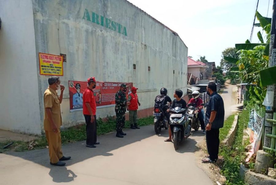 Bagikan Masker Upaya Pencegahan Virus