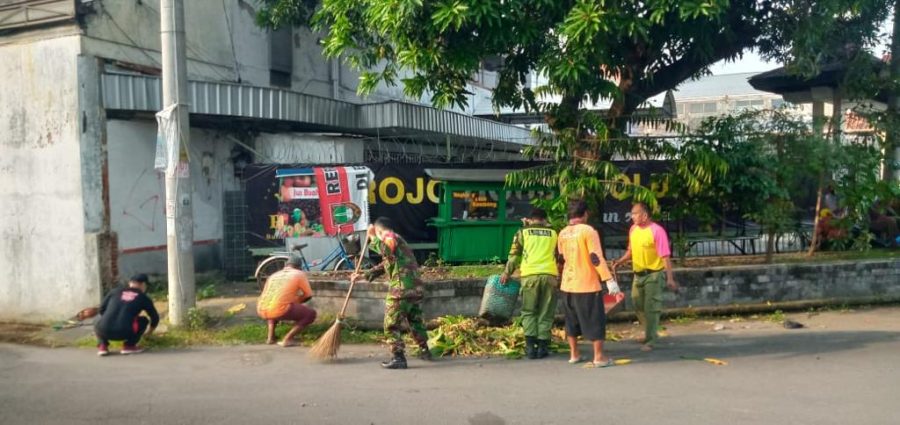 Ciptakan Lingkungan Bersih Dan Bebas Covid-19, Serda Budiono Ajak Warganya Kerja Bhakti