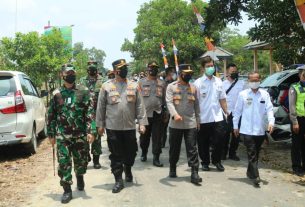 Dandim 0429/Lamtim Bersama Kapolres Sambut Kunker Wakapolda Lampung Tinjau Vaksinasi