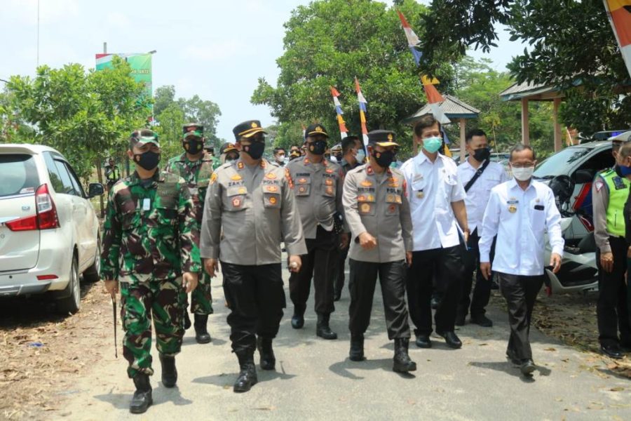 Dandim 0429/Lamtim Bersama Kapolres Sambut Kunker Wakapolda Lampung Tinjau Vaksinasi