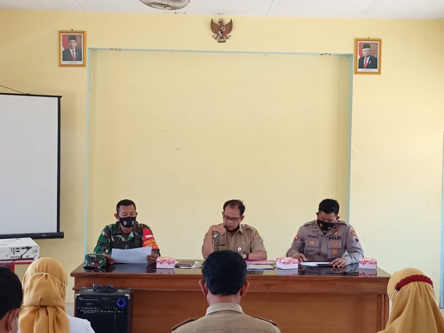 Danramil 06/Batuwarno Hadiri Rakor Evaluasi Kegiatan Vaksinasi Covid-19 Dan Persiapan Seleksi Rekrutmen Perangkat Desa