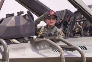 Di Momen HUT Ke-76 TNI, Puan Jajal Jet Tempur dan Dapat Wing Penerbang