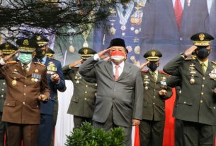 Di Pimpin Presiden, Danrem 043/Gatam Ikuti Upacara Hut TNI ke-76 Bersama Forkopimda