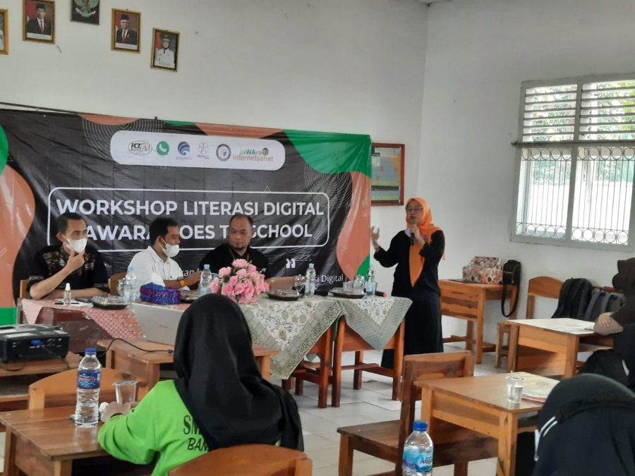 Dosen IIB Darmajaya Jadi Narasumber Workshop Literasi Digital di SMAN 13 Bandarlampung