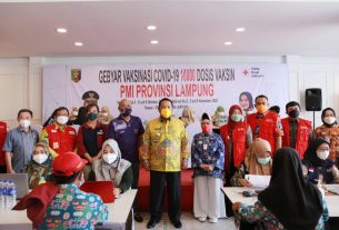 Gubernur Arinal Tinjau Vaksinasi yang Diadakan PMI Lampung