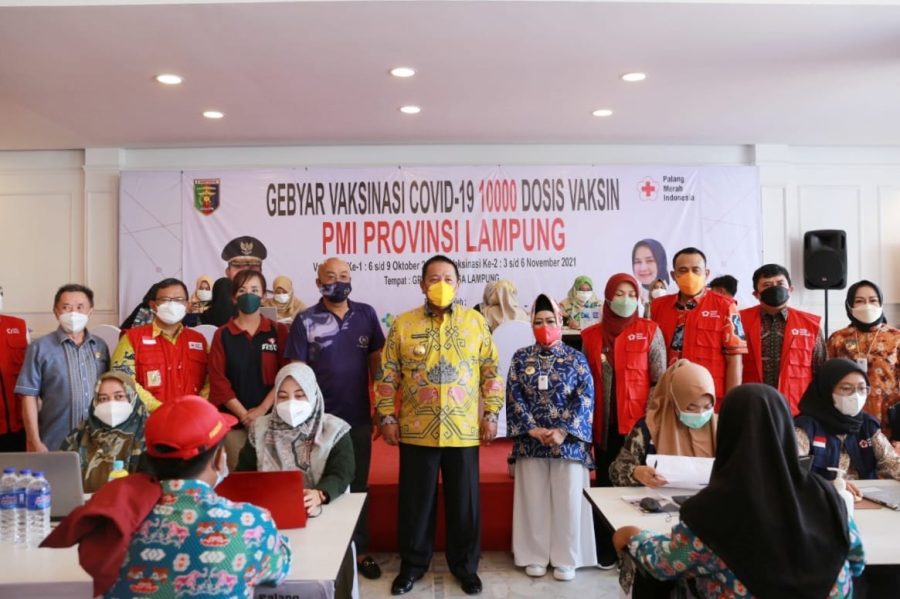 Gubernur Arinal Tinjau Vaksinasi yang Diadakan PMI Lampung