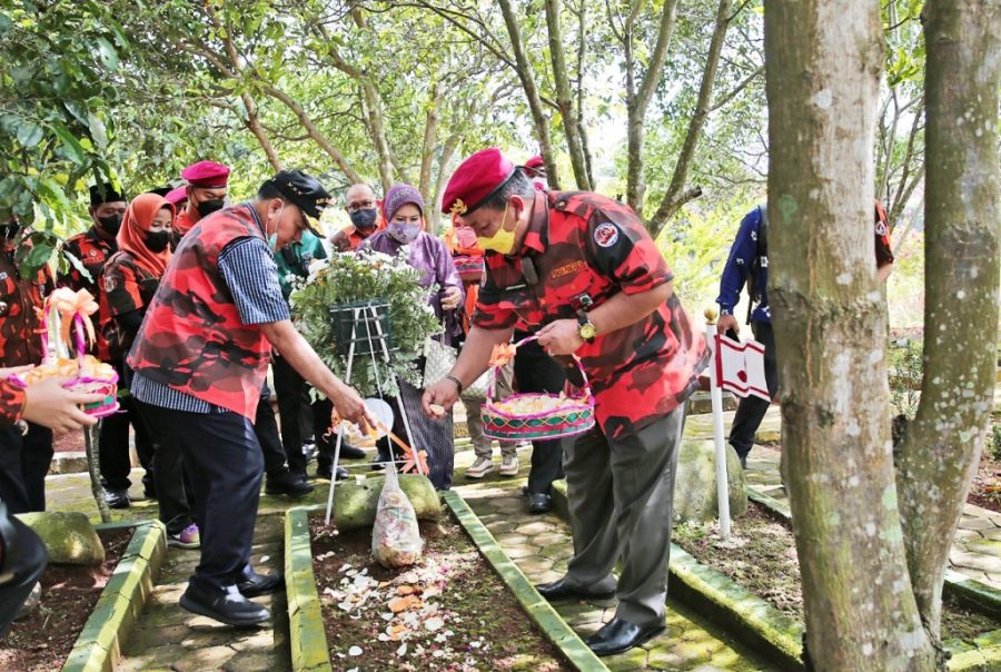 Gubernur Lampung Pimpin Upacara Ziarah HUT Pemuda Pancasila Ke-62