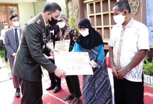 HUT ke 76 TNI, Korem 074/Warastratama Berikan Bantuan Rehab Rumah Tidak Layak Huni